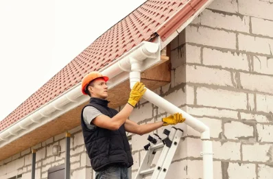 Pose et remplacement de gouttières à Carrère